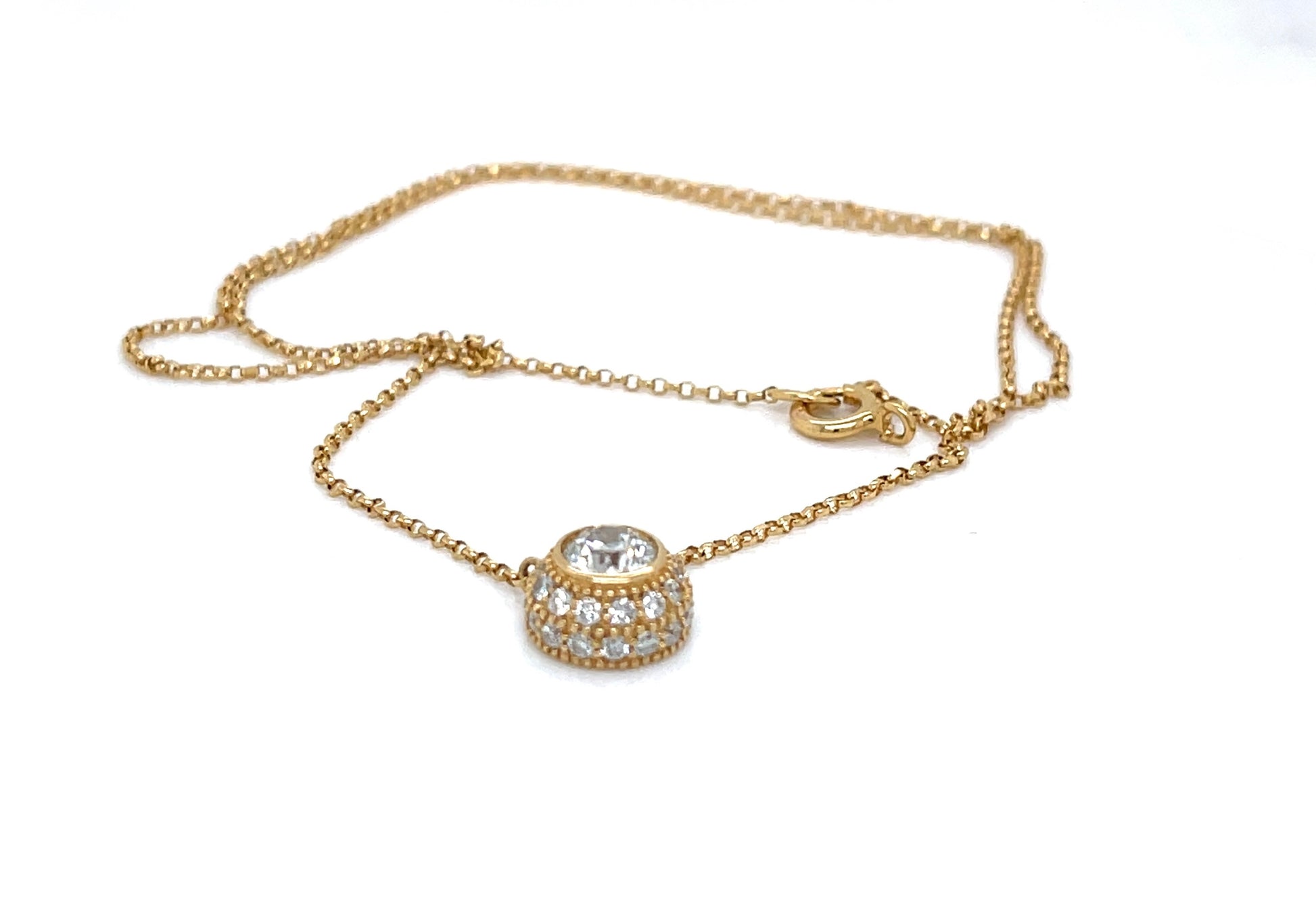 18 Karat Yellow Gold Round Diamond Bezel Pendant - FlawlessCarat