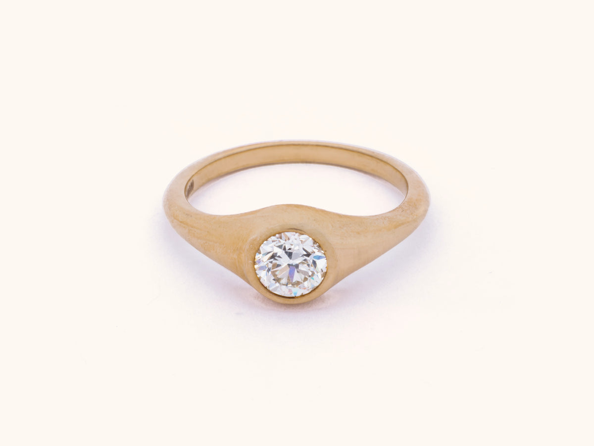 Antique Round Diamond Signet Ring in 14K Yellow Gold