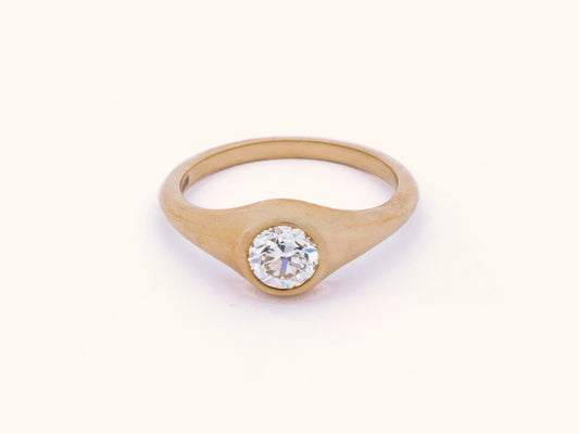 Antique Round Diamond Signet Ring in 14K Yellow Gold