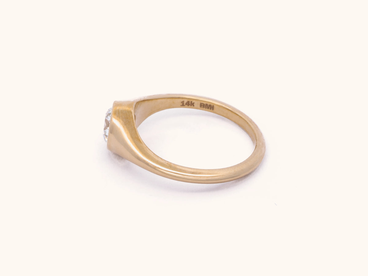 Antique Round Diamond Signet Ring in 14K Yellow Gold