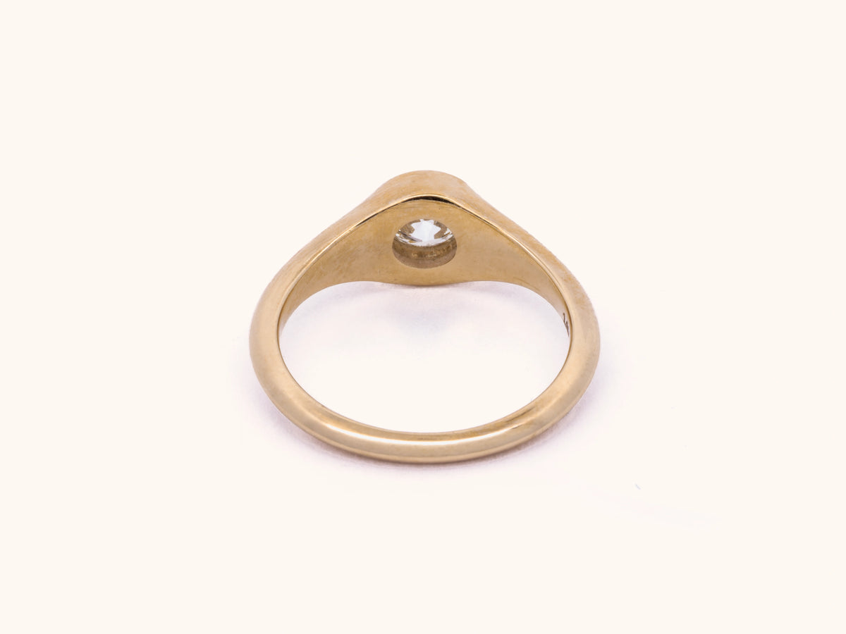 Antique Round Diamond Signet Ring in 14K Yellow Gold