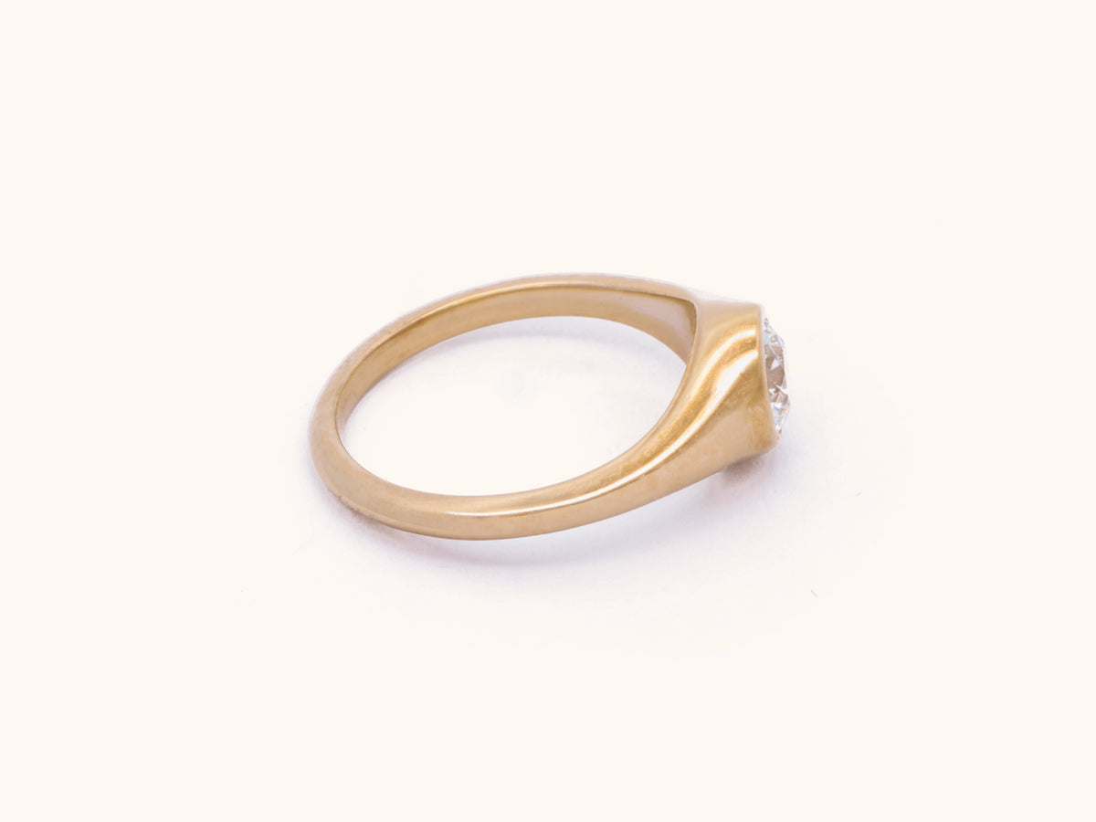 Antique Round Diamond Signet Ring in 14K Yellow Gold