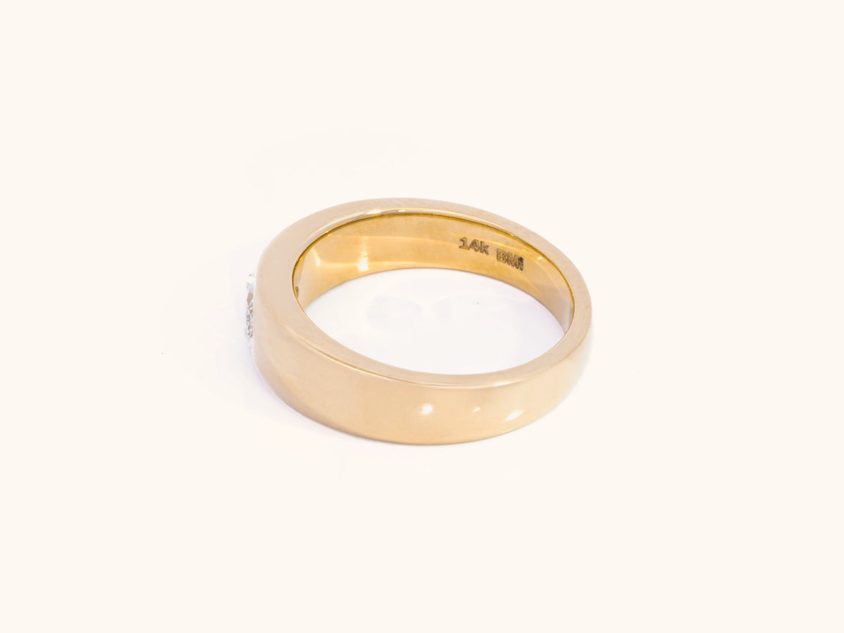 Oval Diamond Signet Ring in 14K Yellow Gold